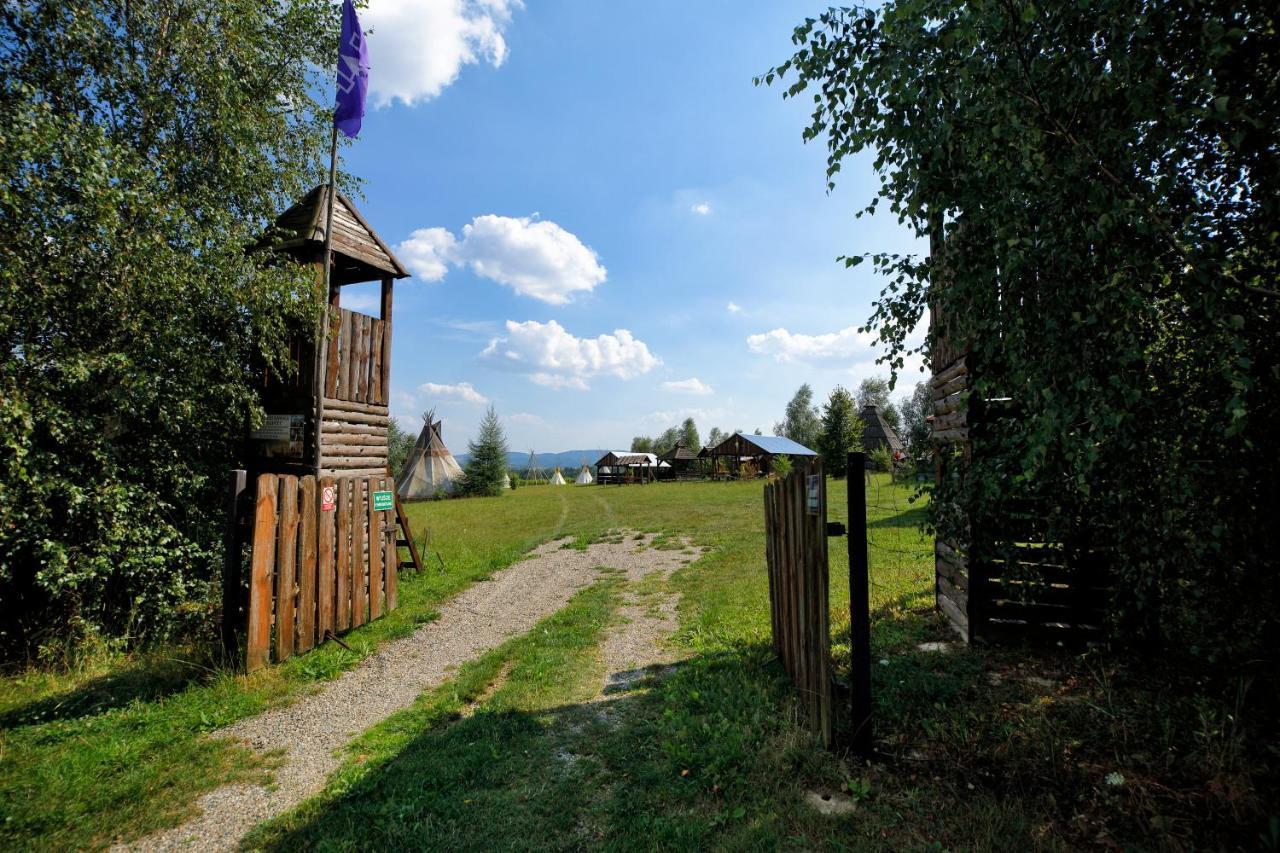 Fort Wapiti Hotel Zalasowa Exterior foto